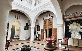 Youth Hostel Tarbiaat 44